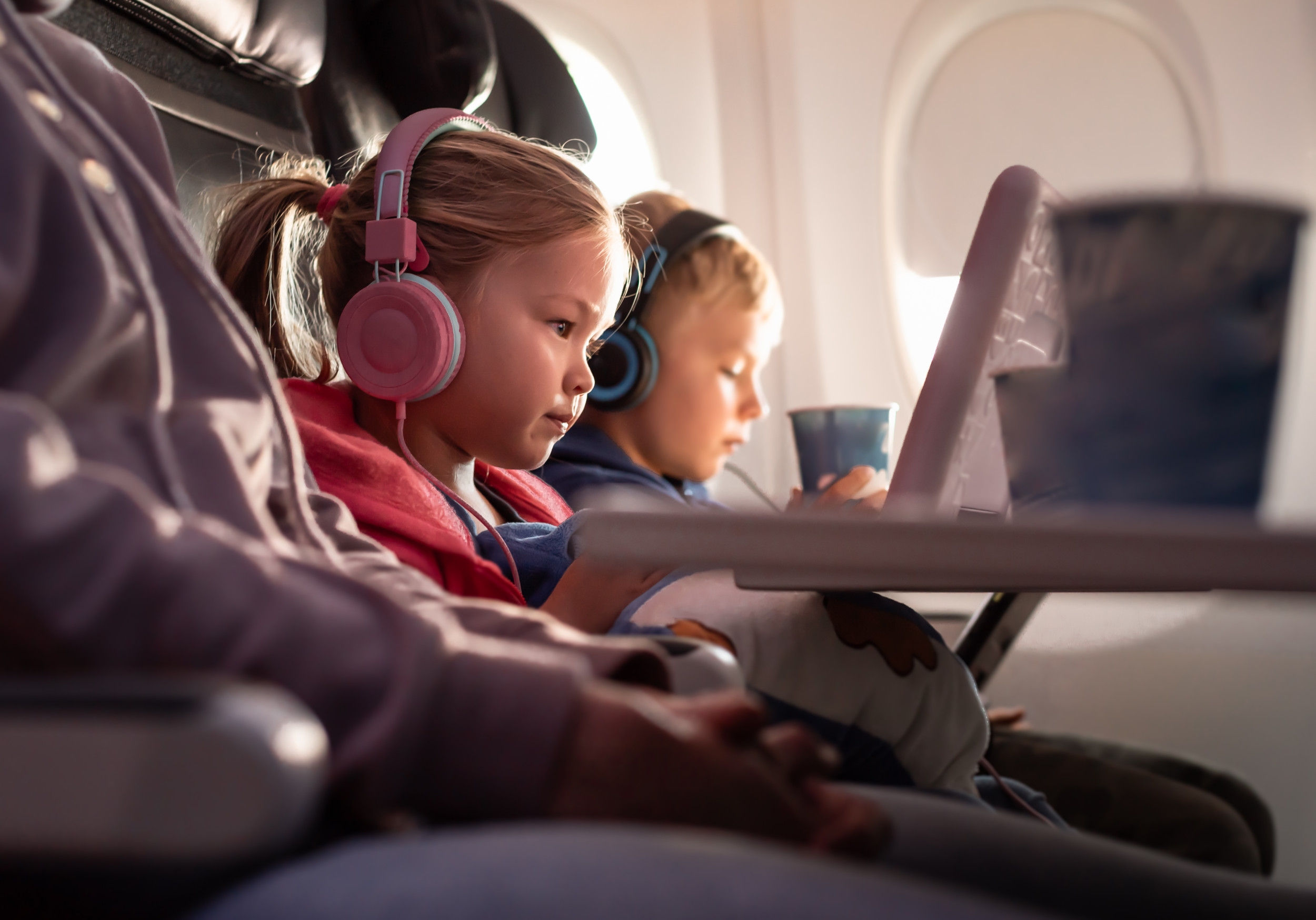Delta Passenger Notices Two Young Kids on Flight, Fury Over What Parents Do