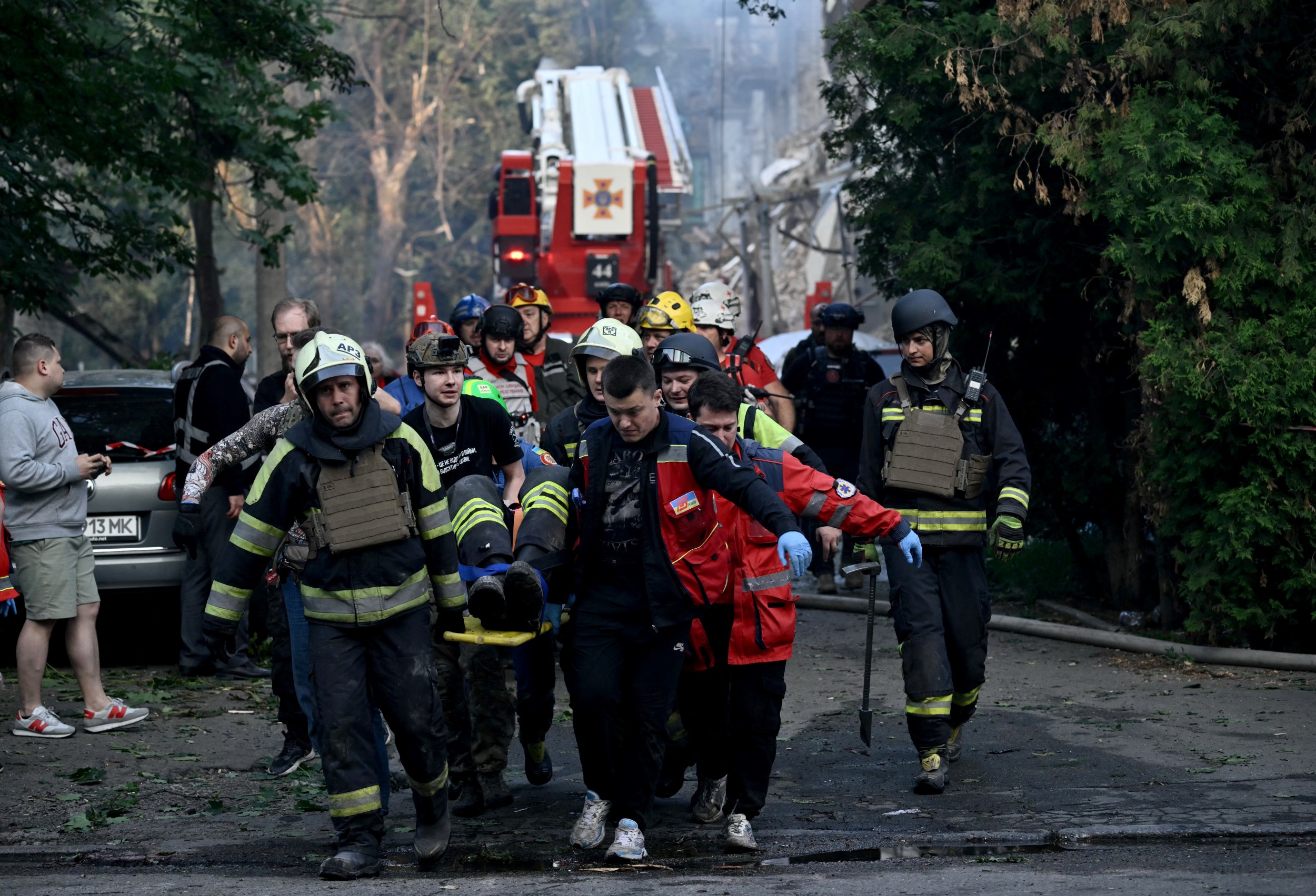 American Killed in Deadly Russian Strike on Kyiv