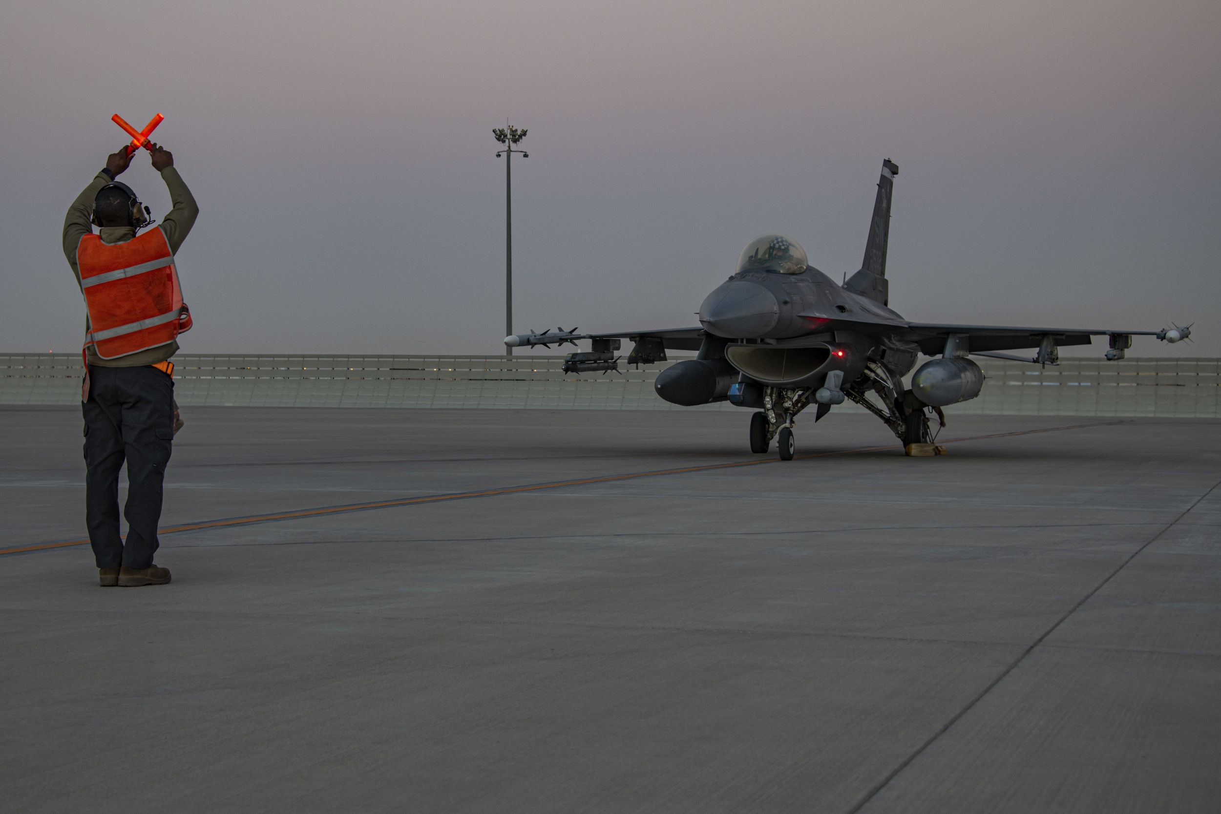 U.S. Issues Security Warning for Biggest Middle East Base