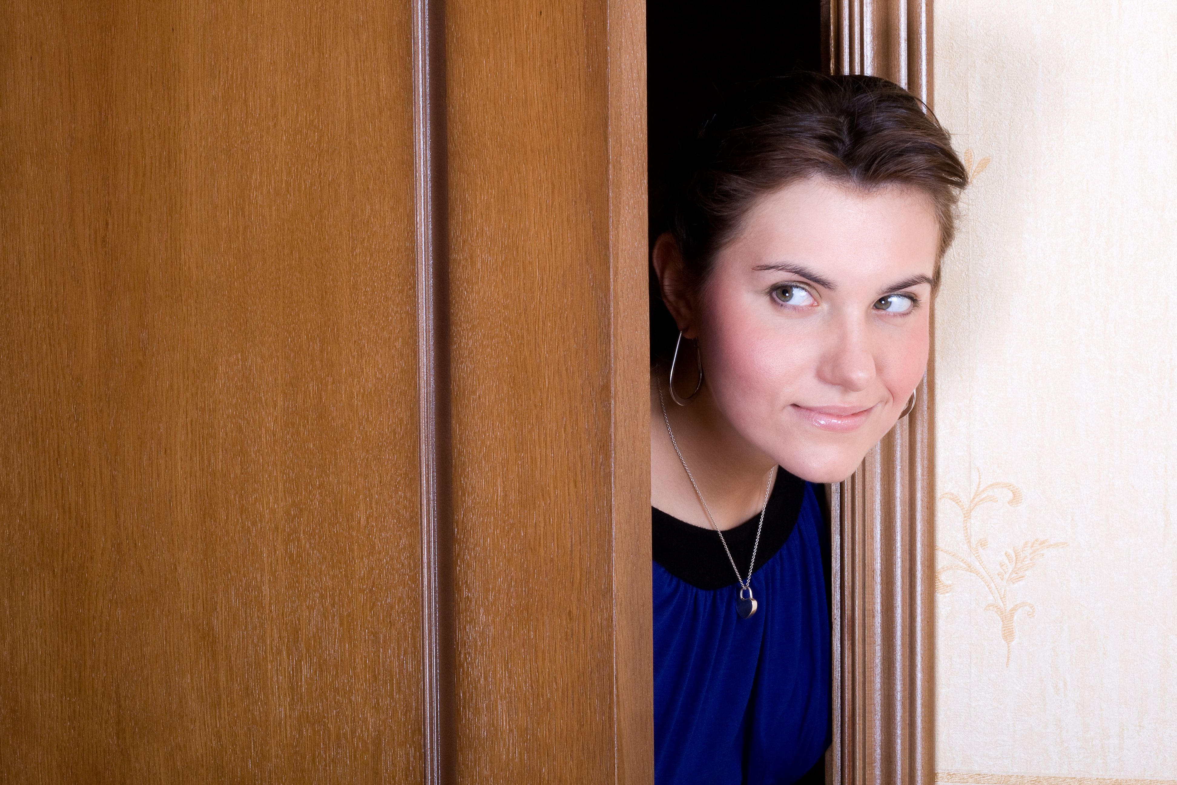 Woman Gets Revenge on 'Snooping Neighbor,' It Leaves Internet in Hysterics