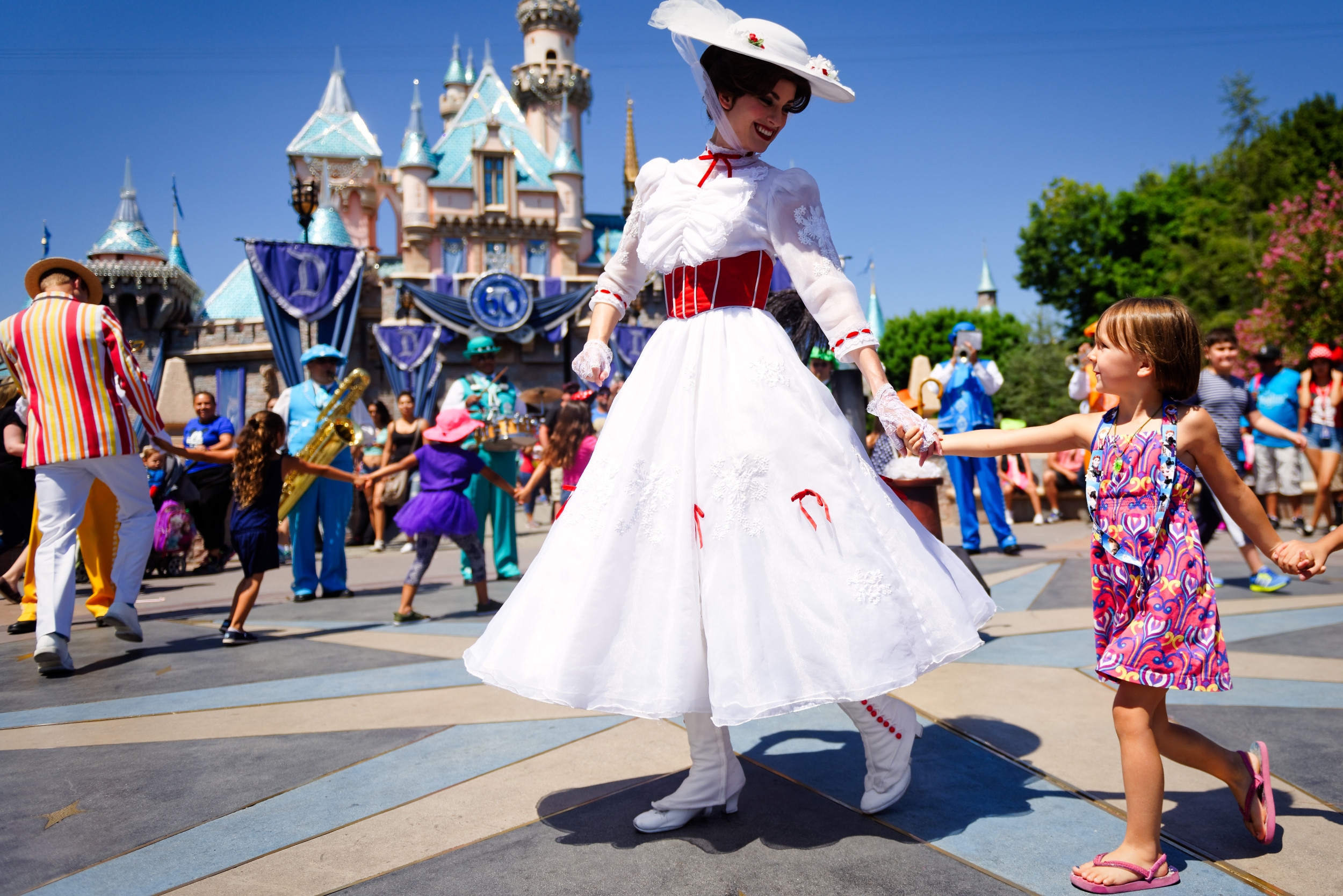 Dad Left Stunned by Disneyland Breakfast Bill: 'Almost Spit Out My Coffee'