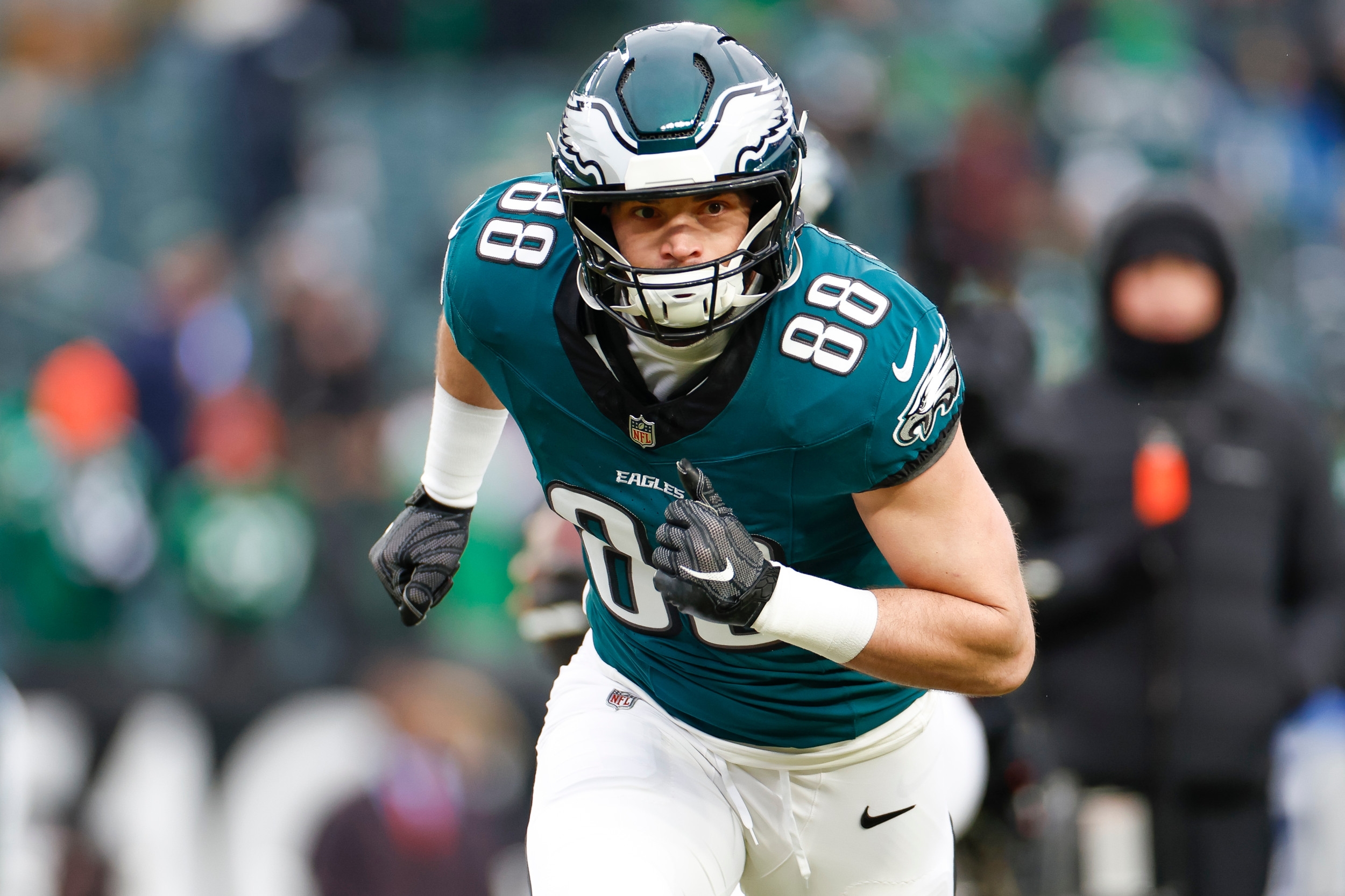 Eagles' Dallas Goedert Talks Plaque Psoriasis, Super Bowl Success and More