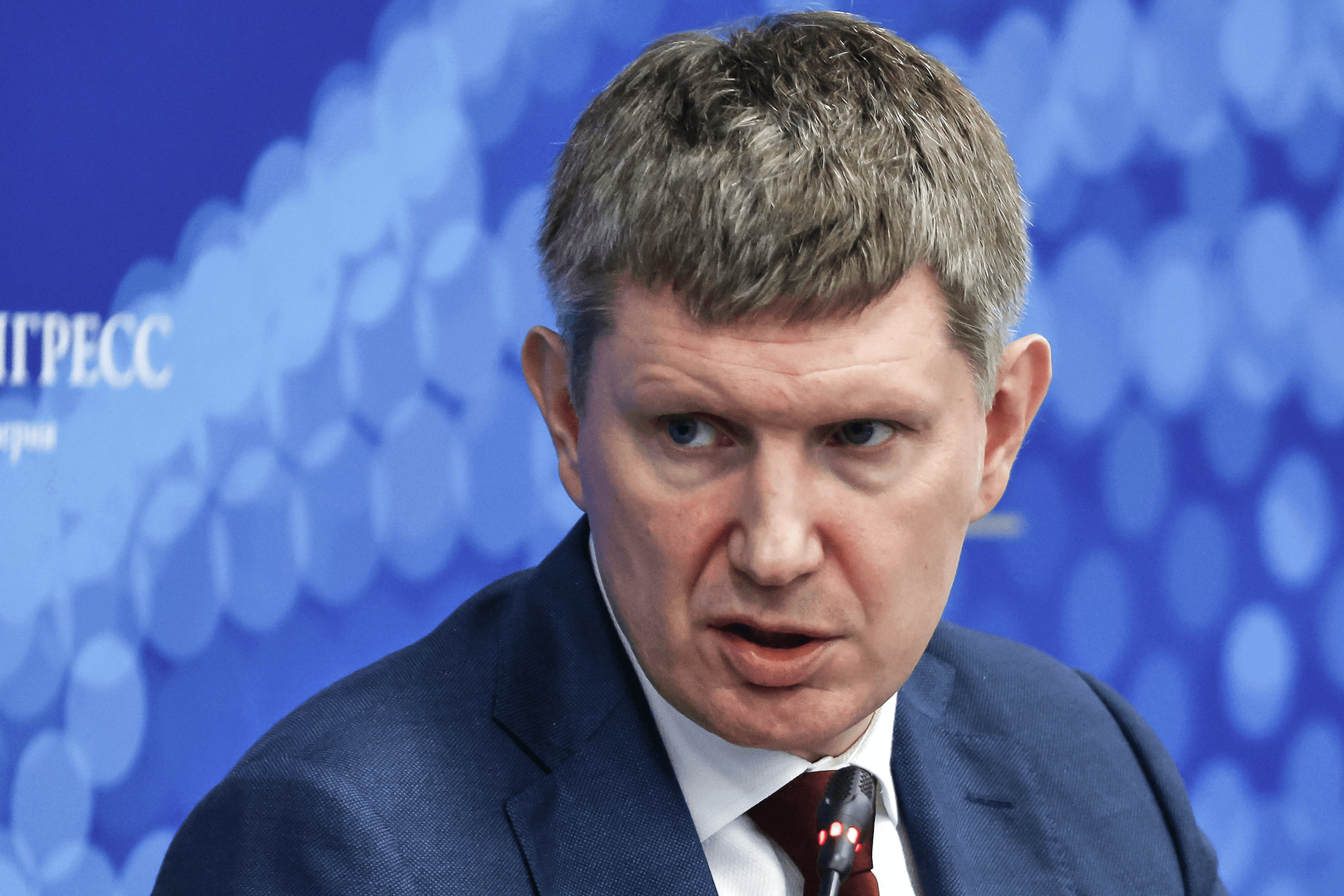 Russia 'On the Brink Of' Recession Says Economy Minister