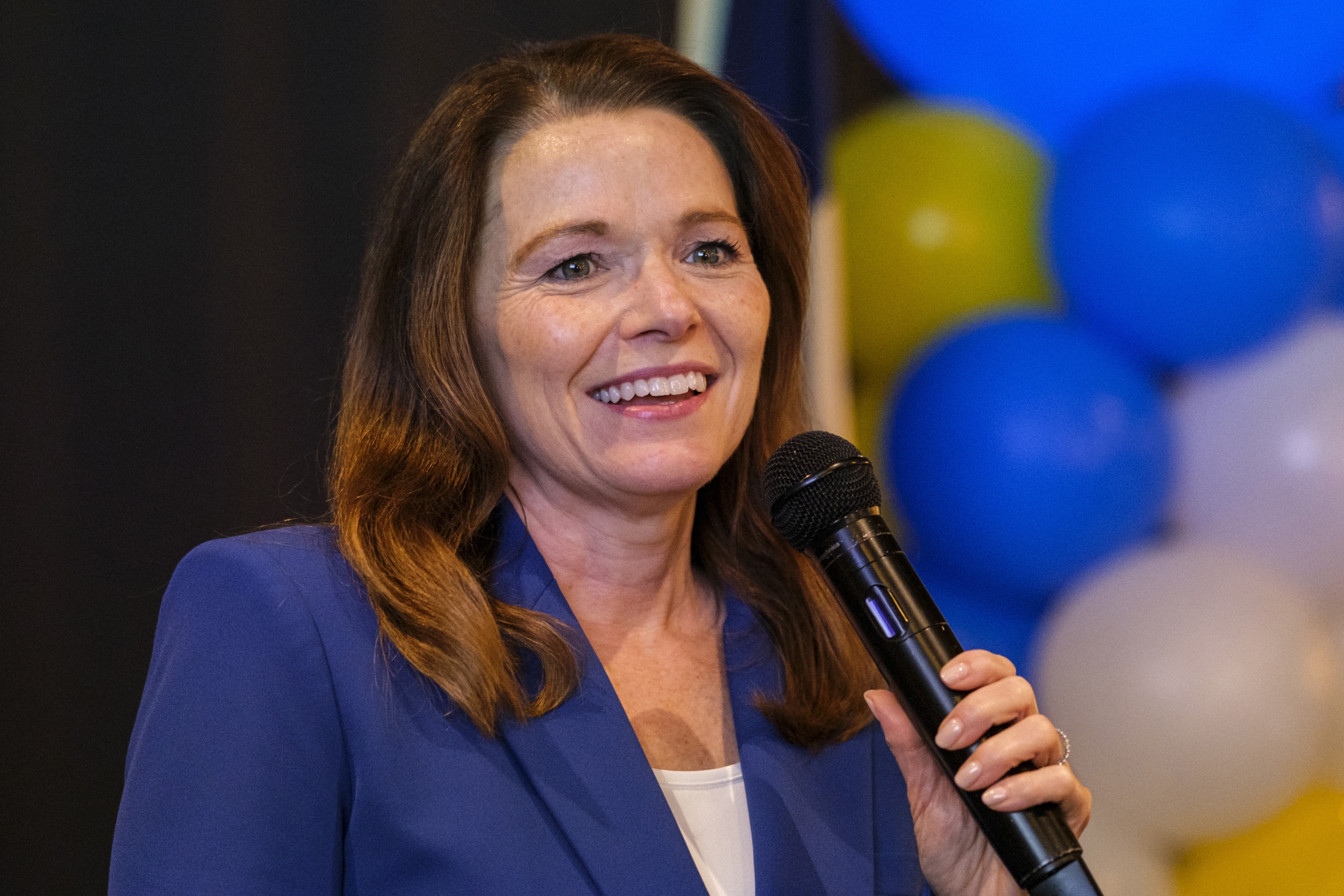 Democrat Edges Republican Incumbent in New Iowa Poll