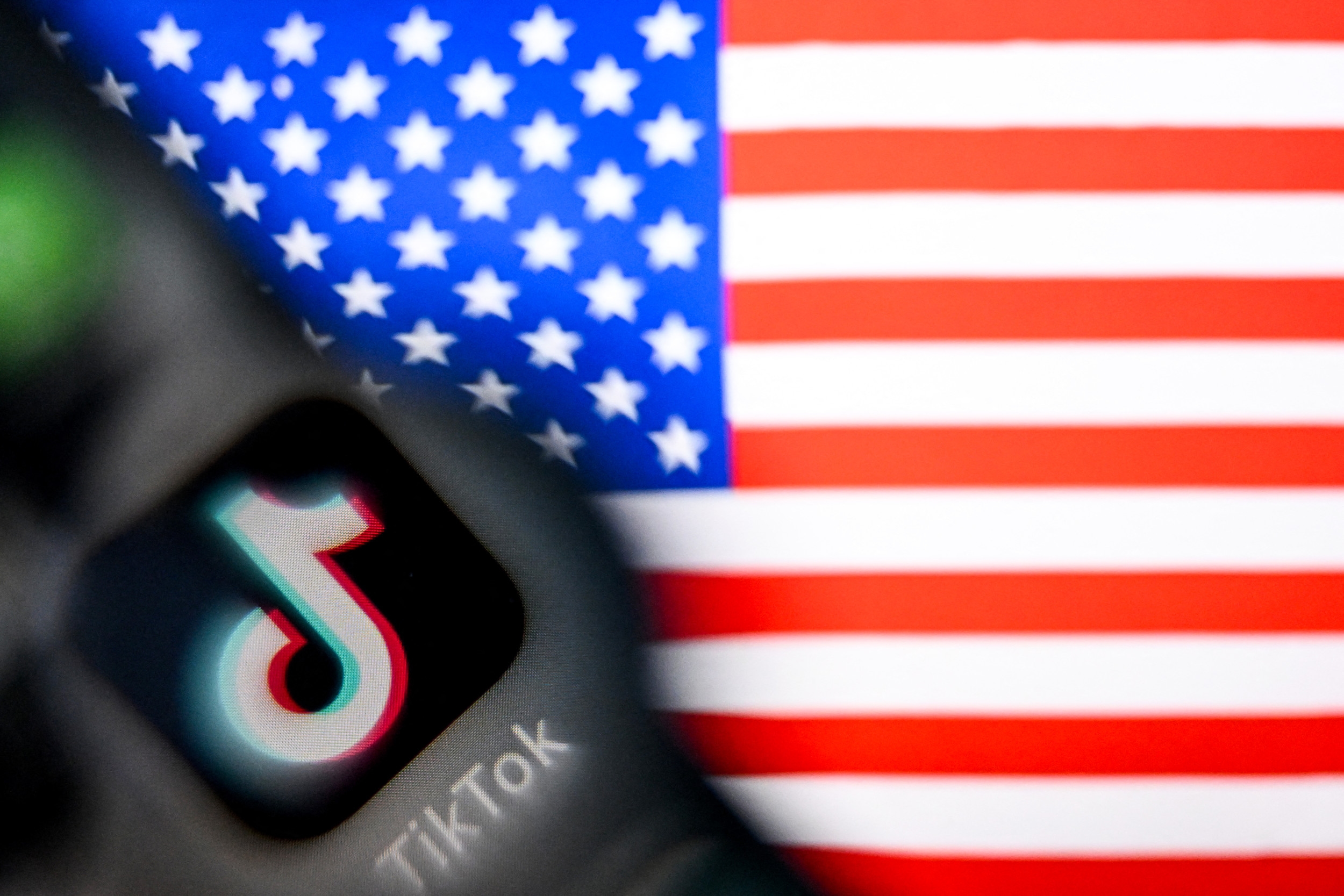 Trump to Announce 'Wealthy' TikTok Buyer Group in Two Weeks