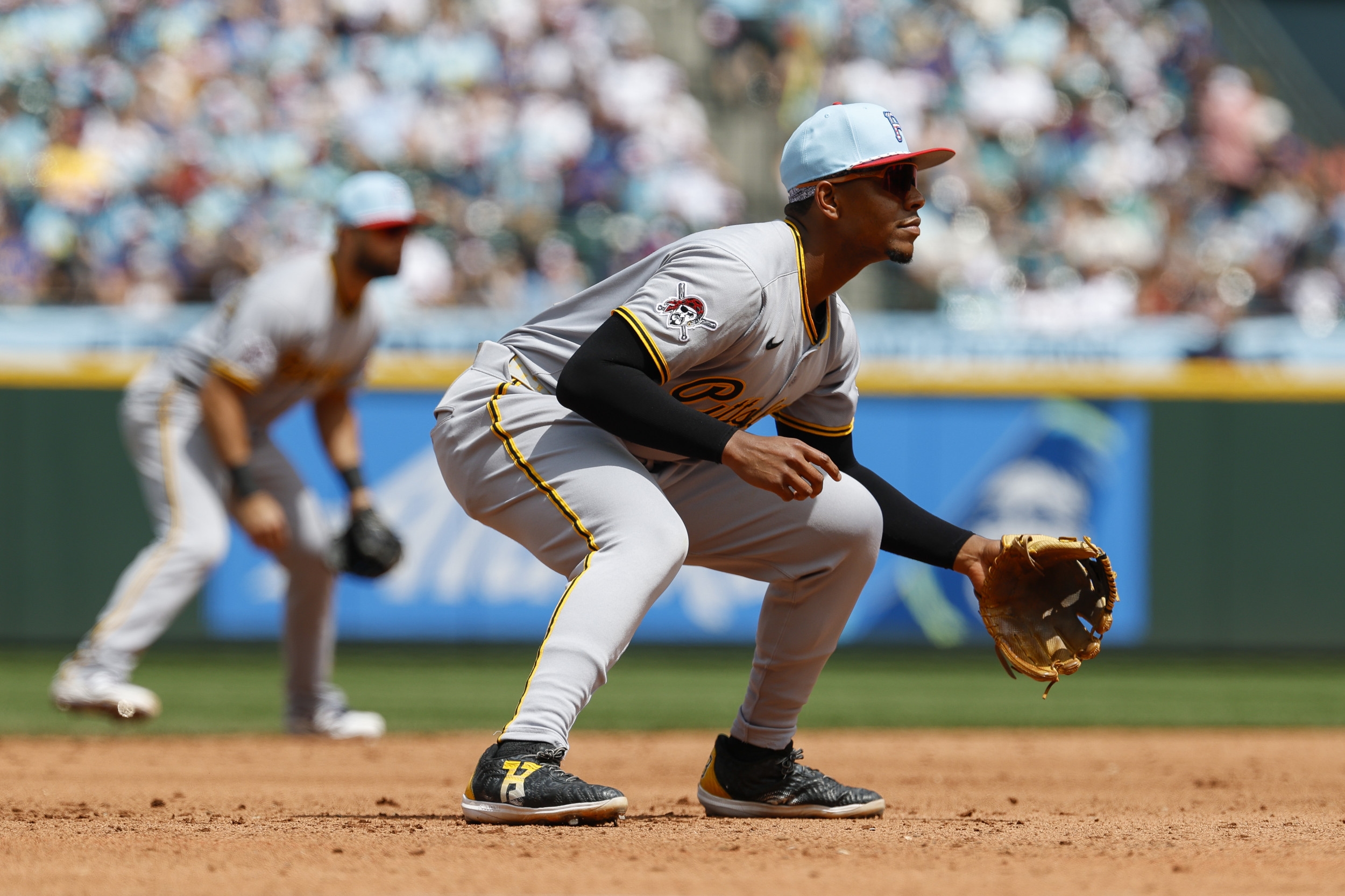 Cubs Reportedly Interested In Gold Glove Division Rival As Deadline Looms