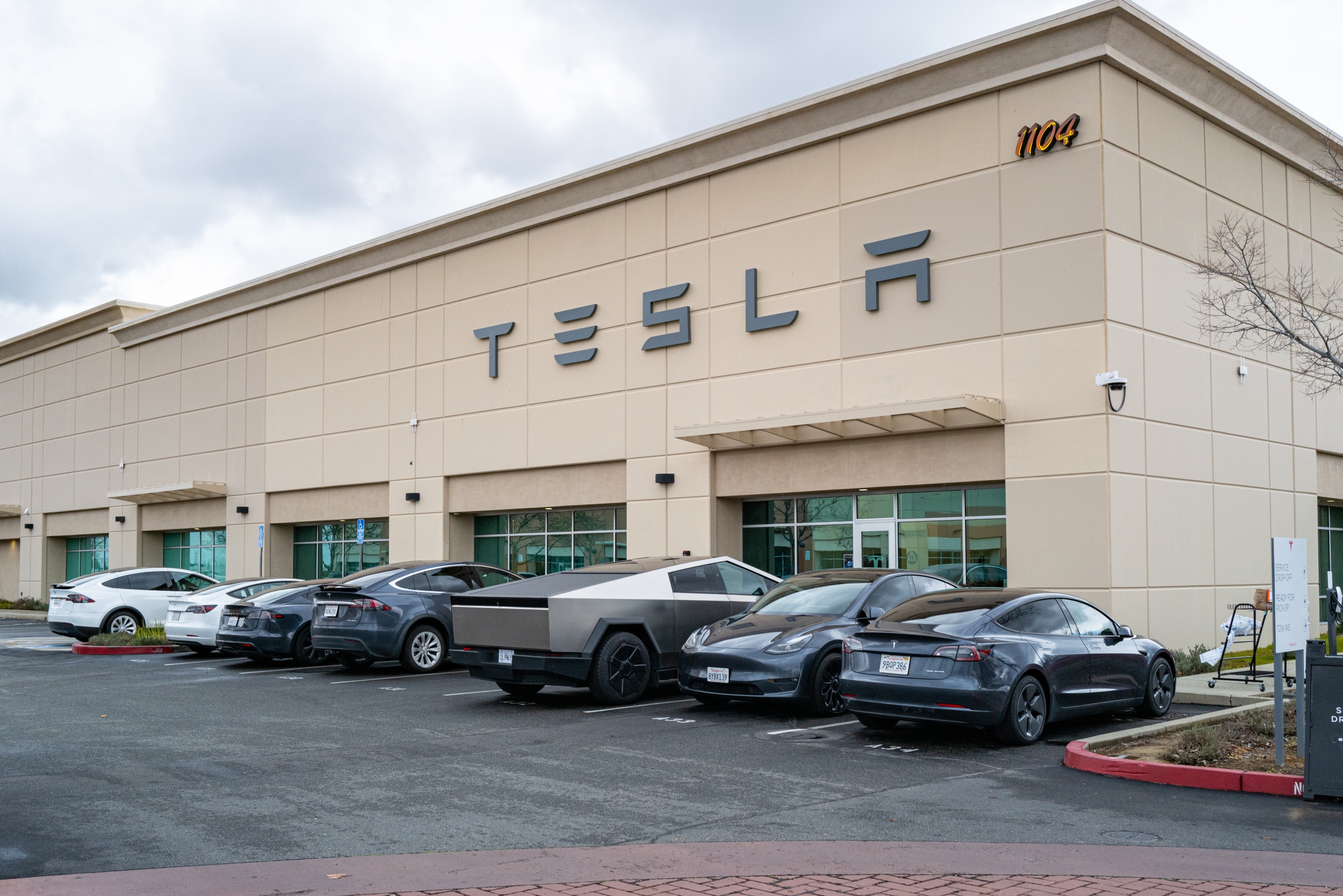 Tesla Owner Thinks They'll Be 'Upgraded for Life'—Quickly Realizes Something