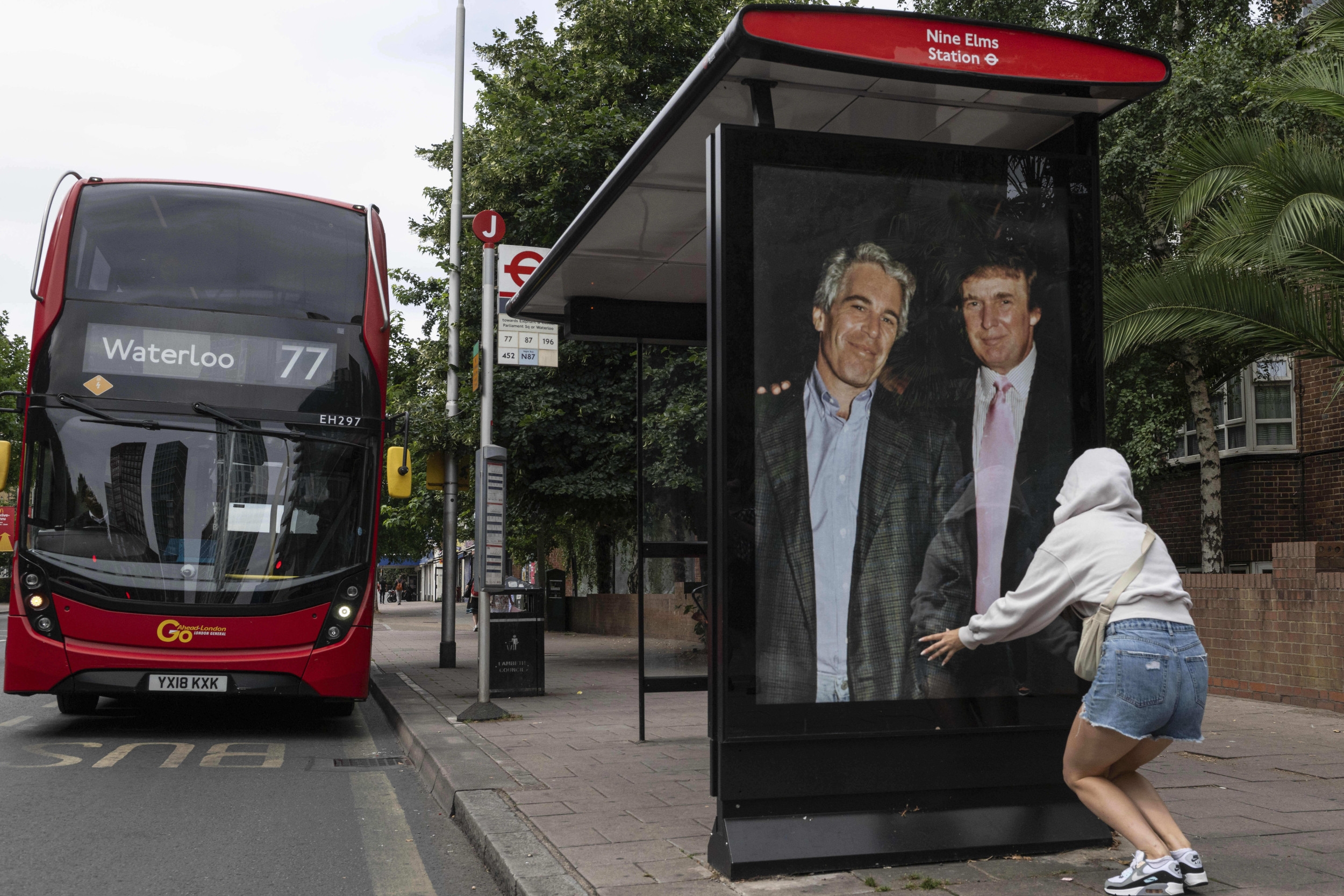 Trump Photo With Epstein Appears Near US Embassy Ahead of Royal Visit