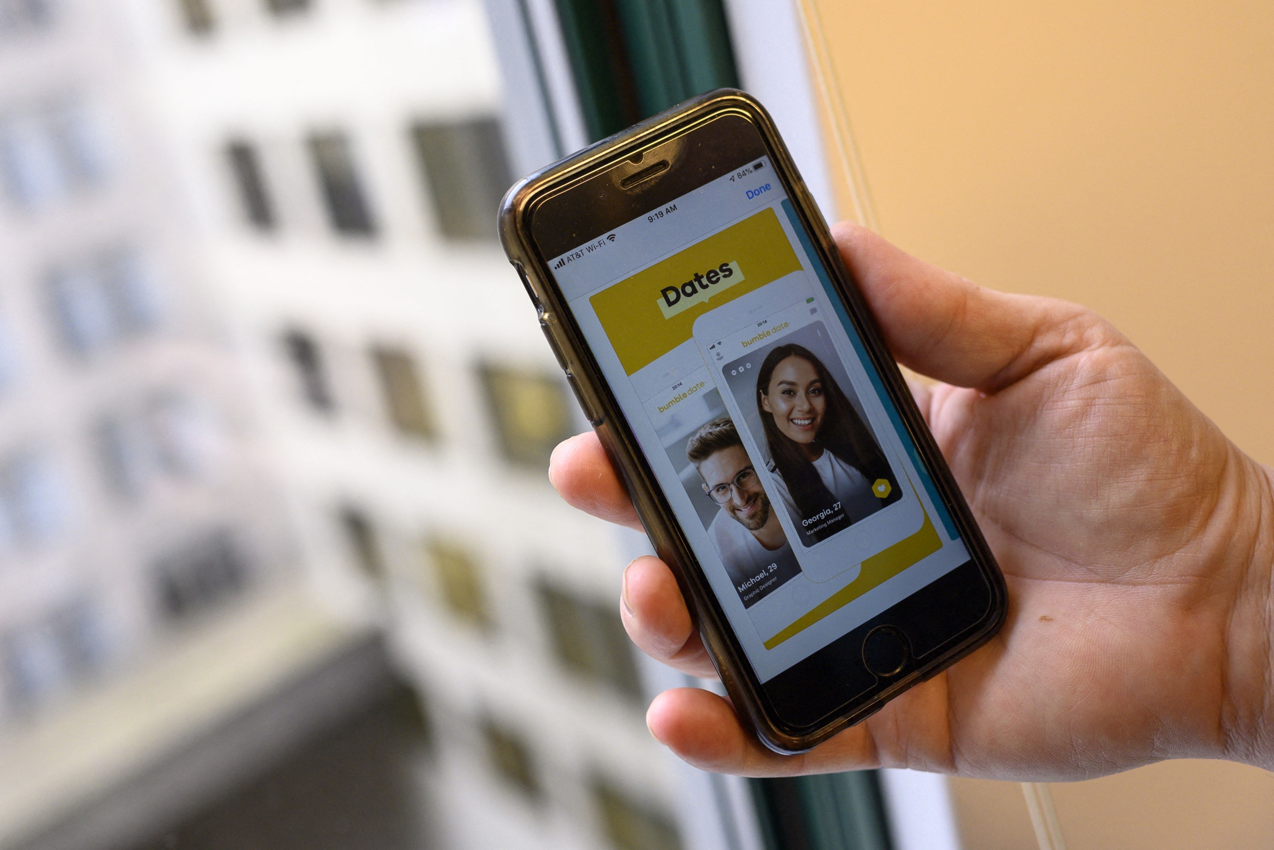 Why Women Are Rejecting the 'Summer Fling' on Dating Apps