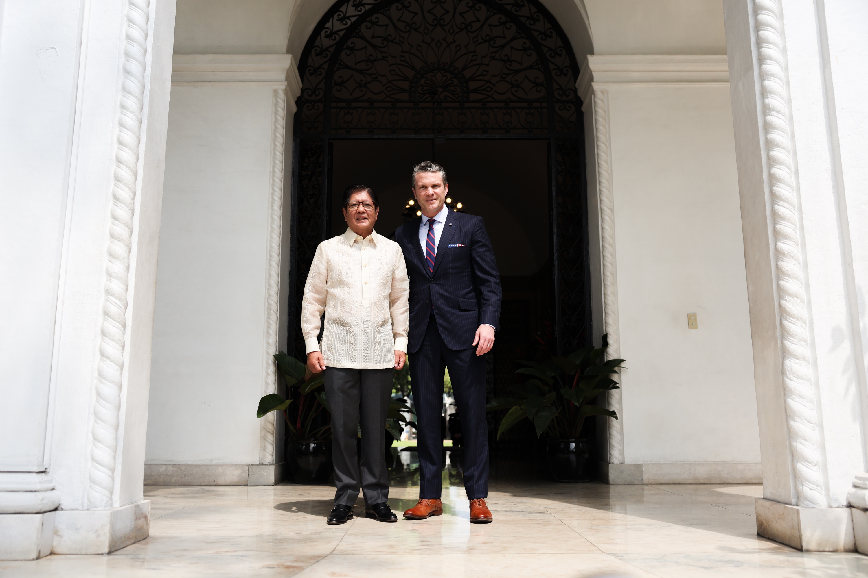 Trump Hosts US's Oldest Pacific Ally Amid Tensions With China