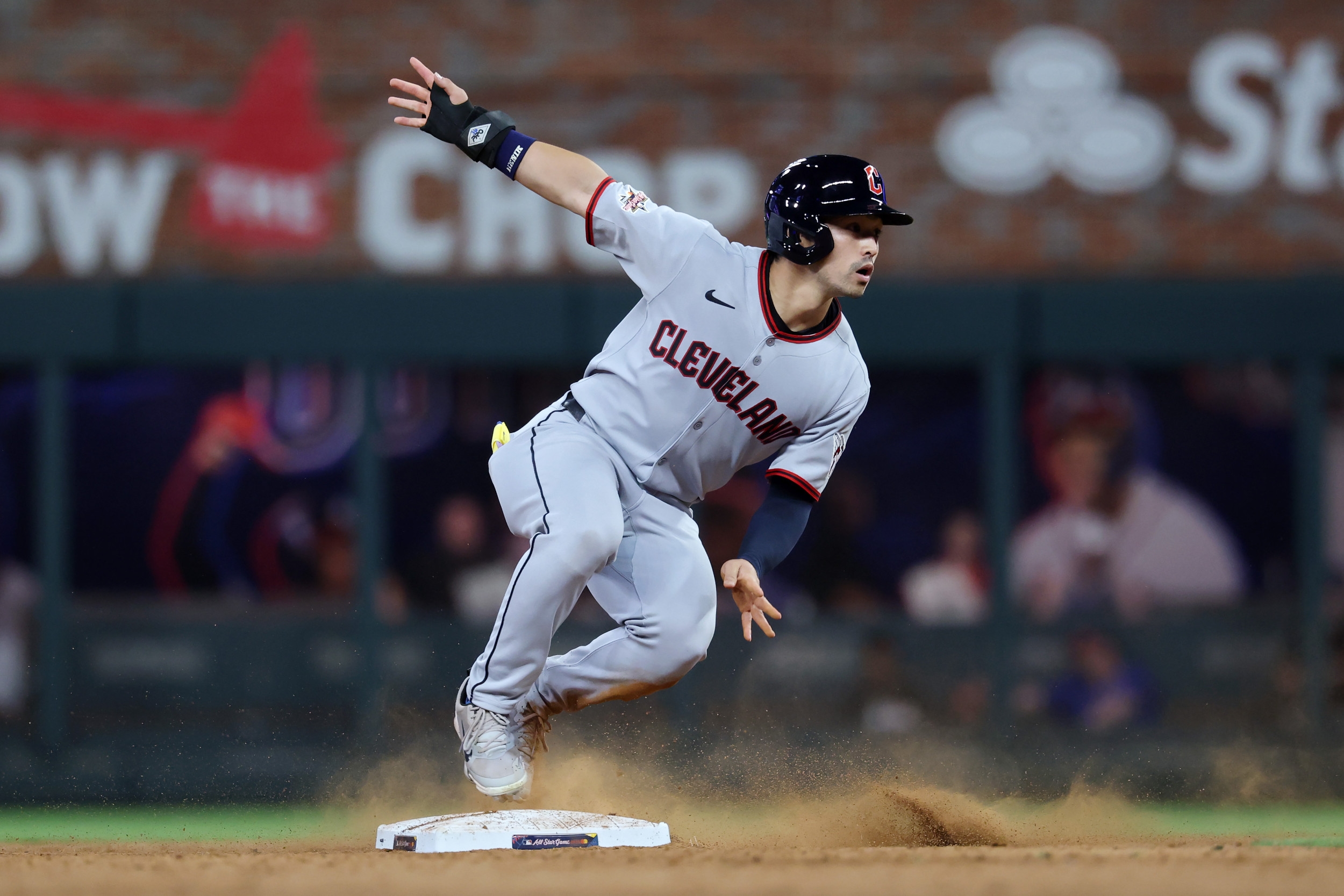 Could Trade for 'Do-Everything' $4 Million Gold Glove Outfielder Be Answer to Dodgers' Prayers?
