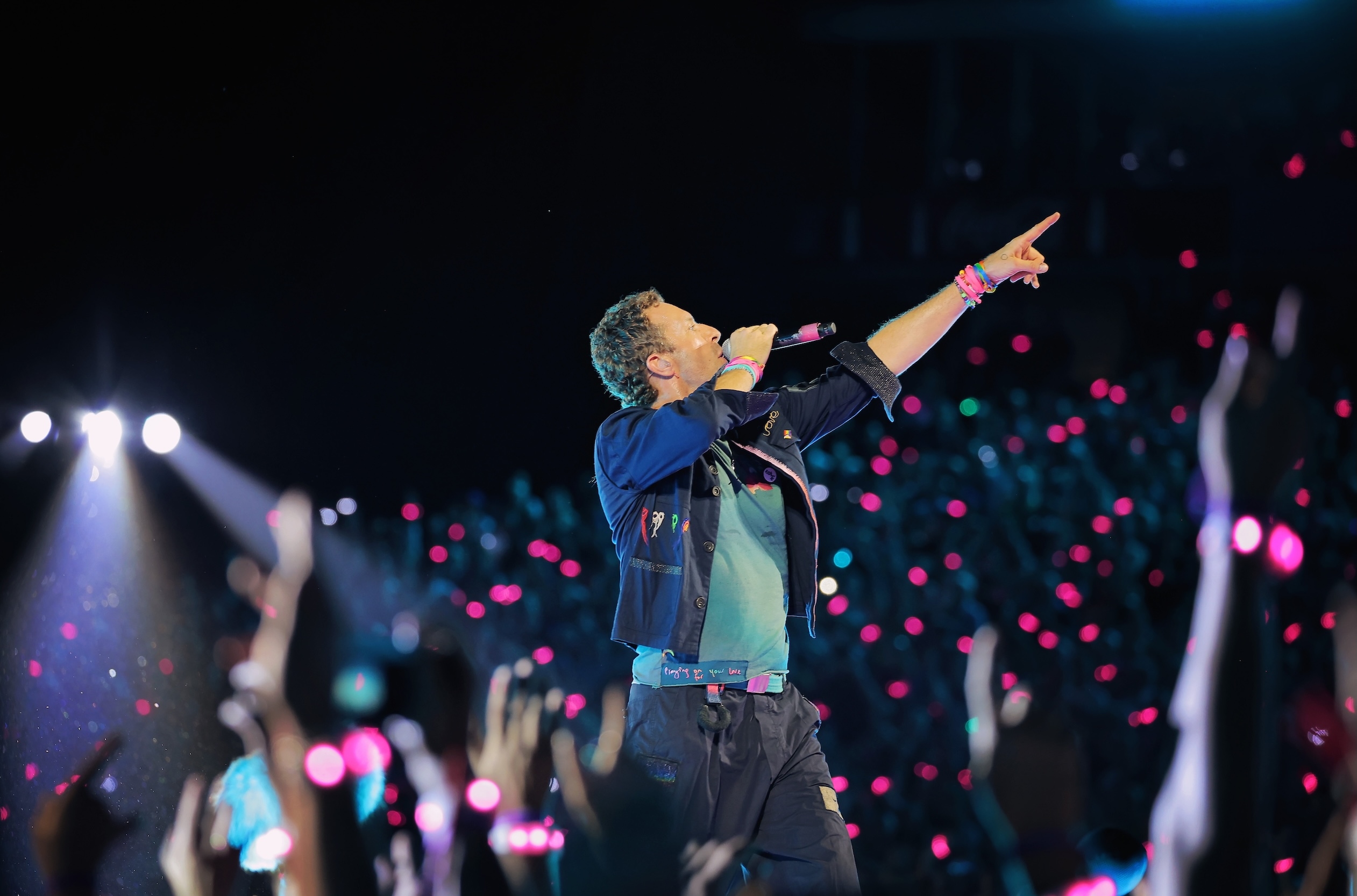 What Coldplay Kisscam Scandal Says About America's Leadership Crisis