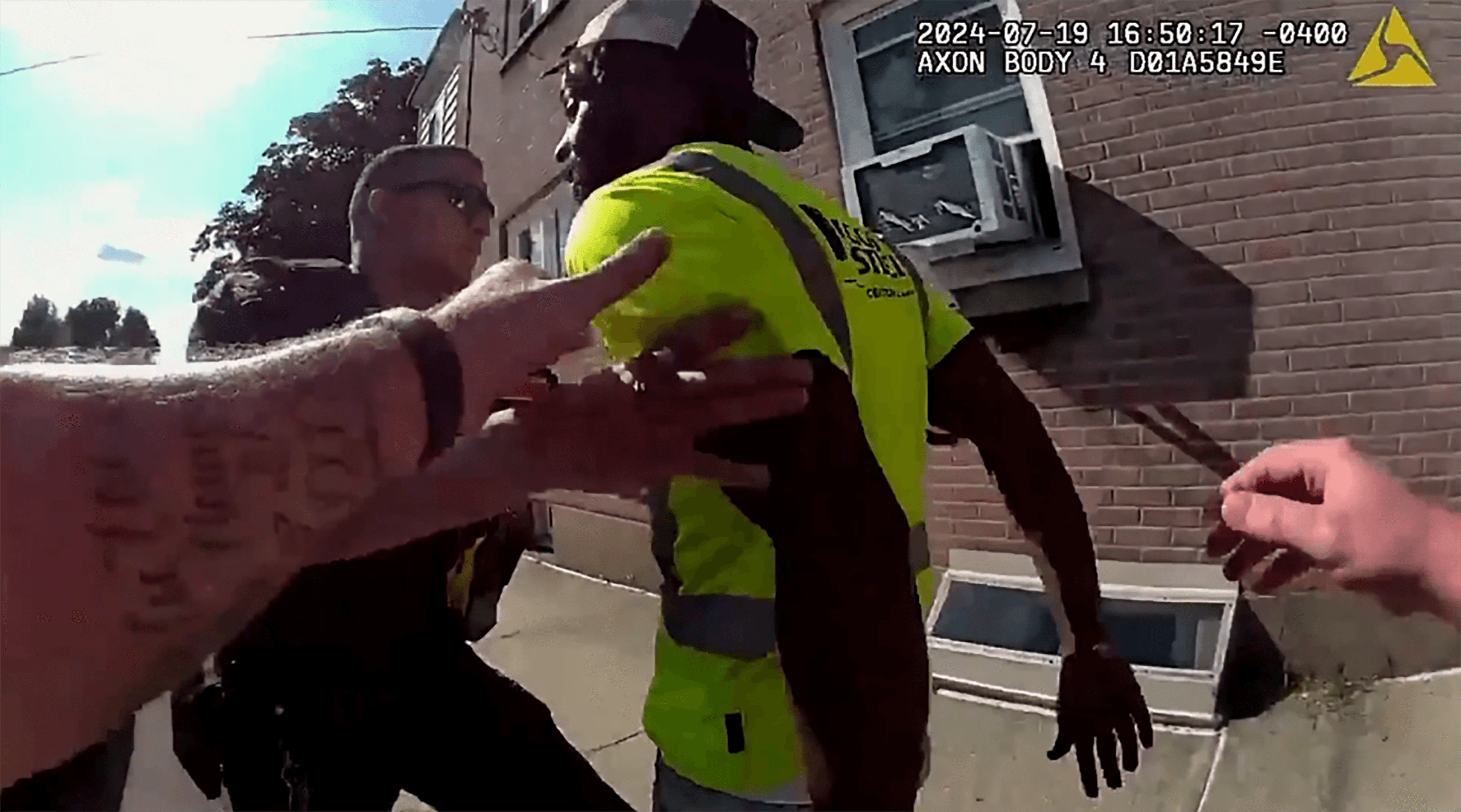 Driver Arrested for Honking at Cop at Green Light Sues Police