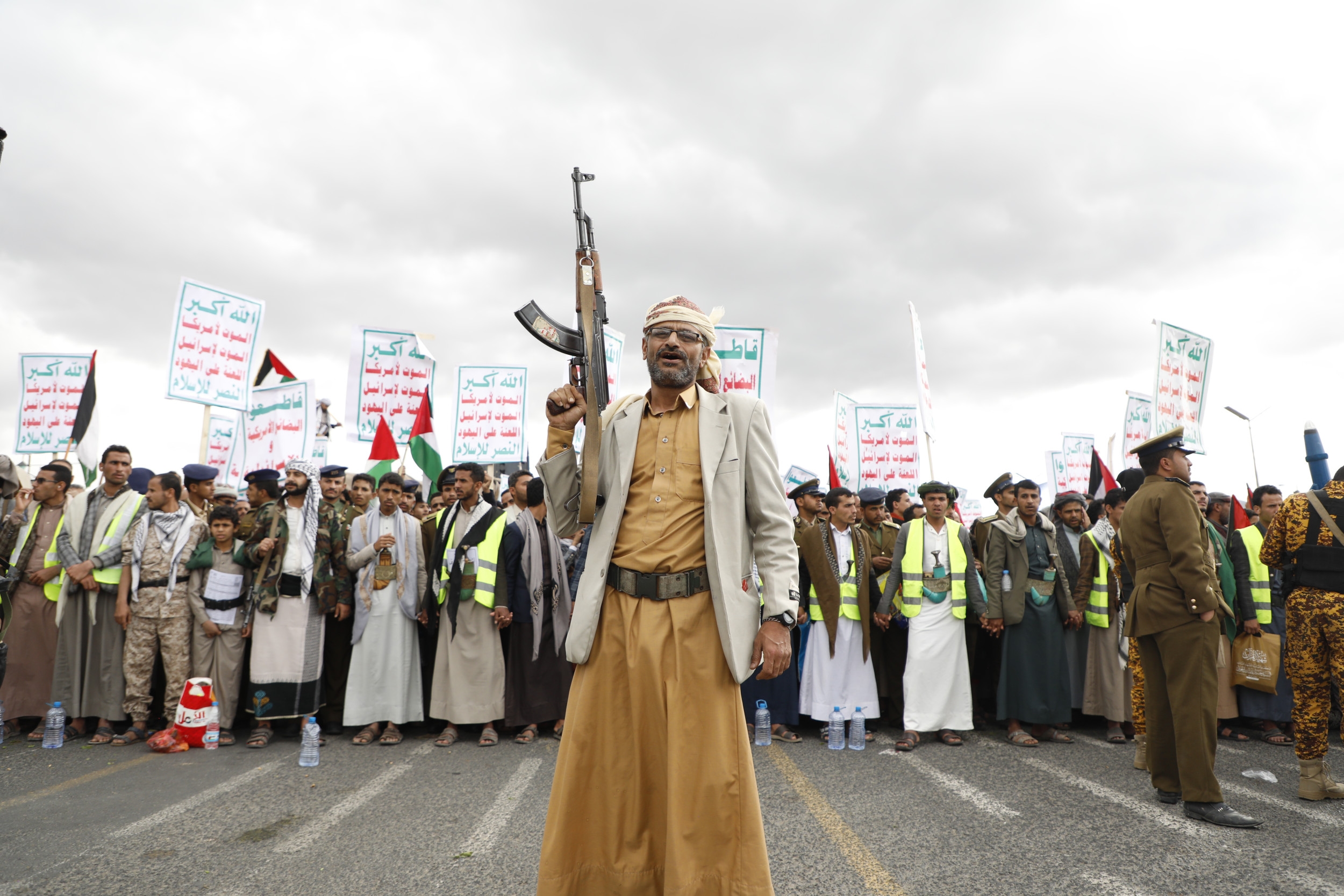 Iran-Backed Fighters Parade Hostages as Trump Faces New Crisis