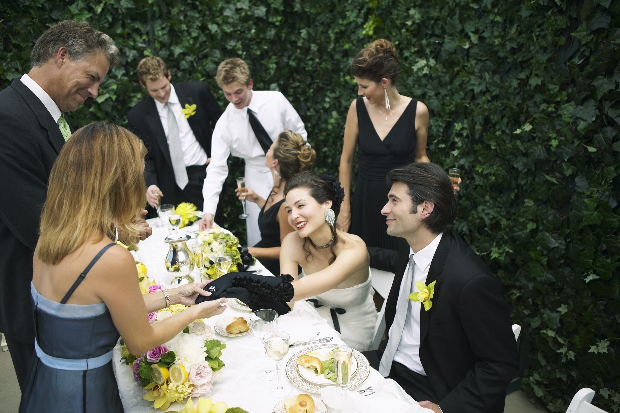 American Bride Sets Dress Code for Irish Wedding—Internet Doesn't Hold Back