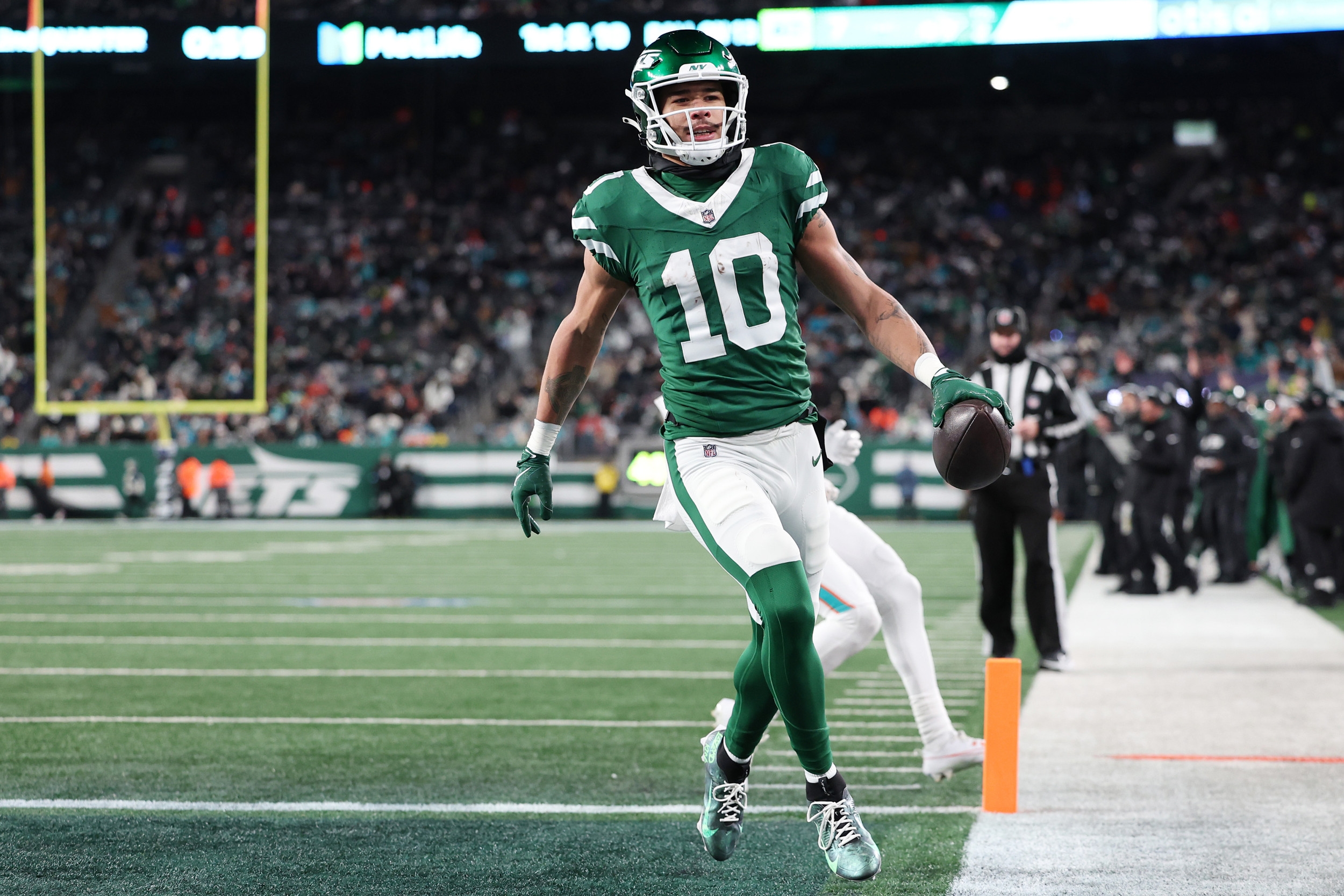 Should Jets Trade This Veteran WR, Reunite Him With Aaron Rodgers?