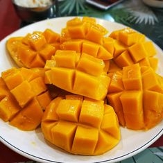‘By tearing off the skin with your teeth': The right way to eat mangoes according to Victorian women