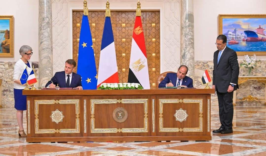 مصر وفرنسا ترفعان مستوى العلاقات إلى 'الشراكة الاستراتيجية'.. صفقات أسلحة ضخمة وتعاون عسكري غير مسبوق