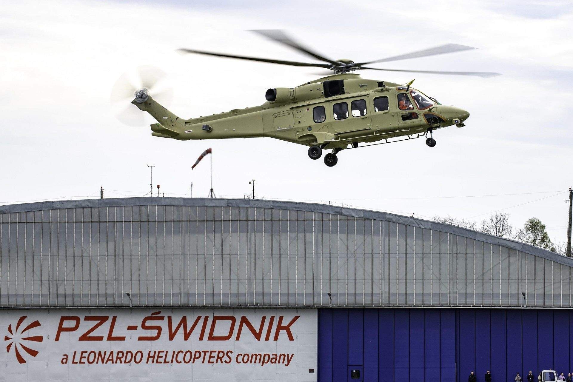 مسلحة بصواريخ هيلفاير: مروحية AW149 البولندية الجديدة تجري أول تحليق لها