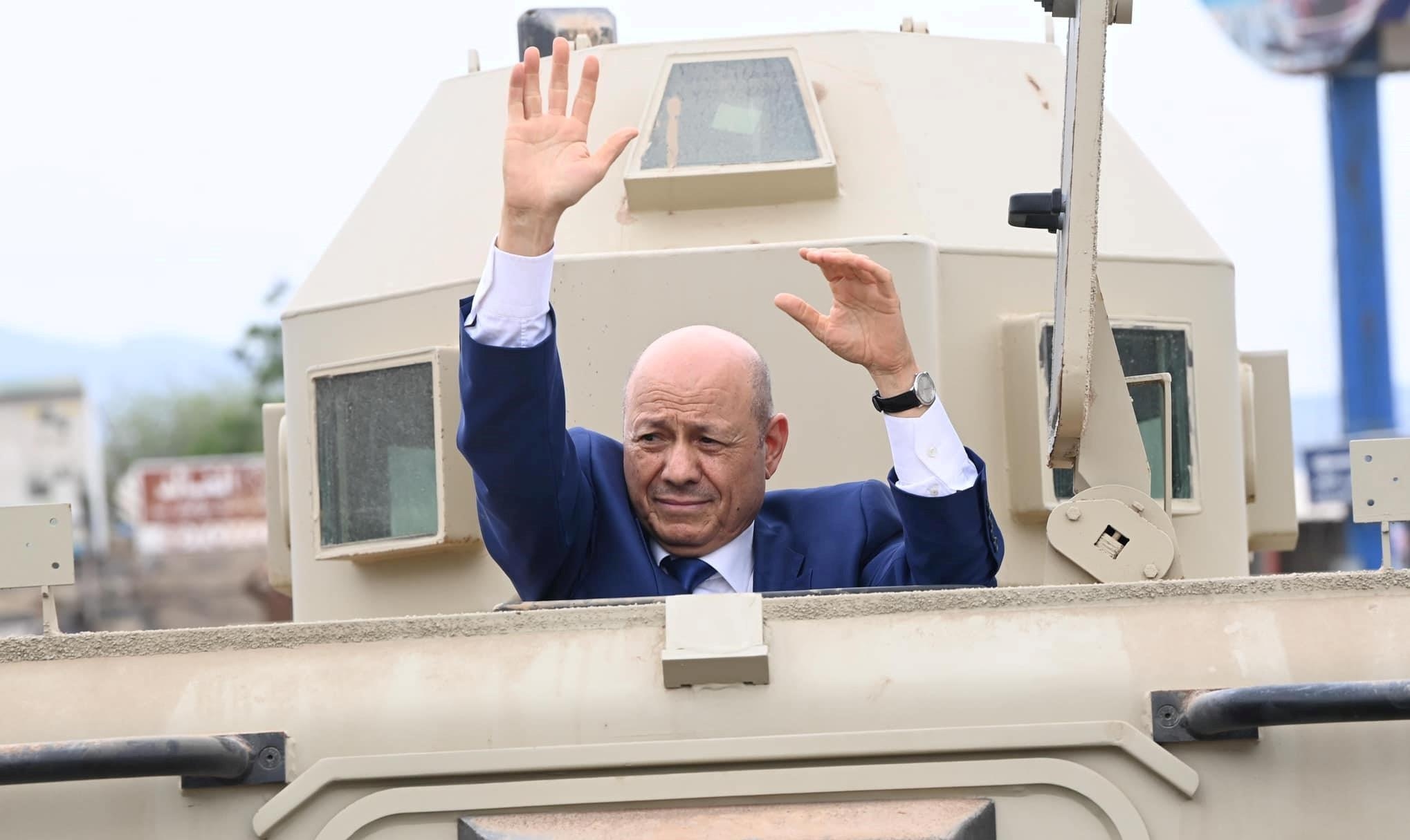 فشل المجلس الرئاسي في تسوية مرتبات ومدفوعات المُقاتلين يُهدد جهود توحيد القوات اليمنية