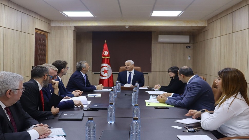 وزير التجارة: تونس تعمل على تطوير التشريعات الخاصة بتجارة الخدمات