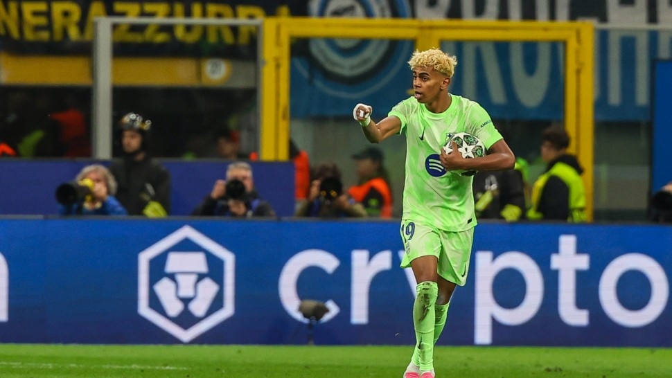 لامين يامال يجدد عقده مع برشلونة