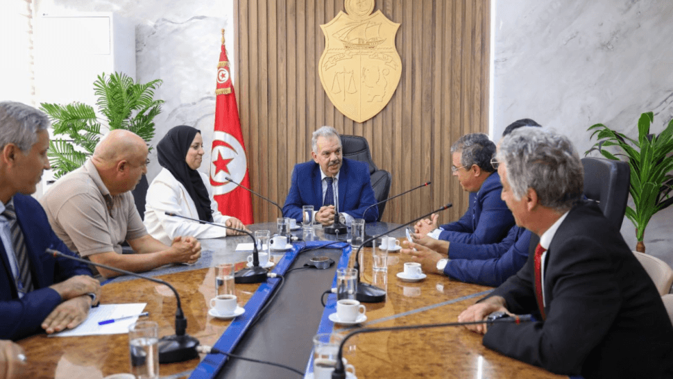 وزير الرياضة يُكرّم مستقبل المرسى وشبيبة القيروان