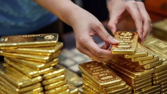 سعر الذهب يقترب من أعلى مستوياته بسبب الحرب التجارية