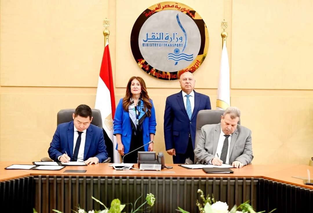توقيع عقود بـ 235 مليون دولار لتحديث وصيانة جرارات السكك الحديدية المصرية