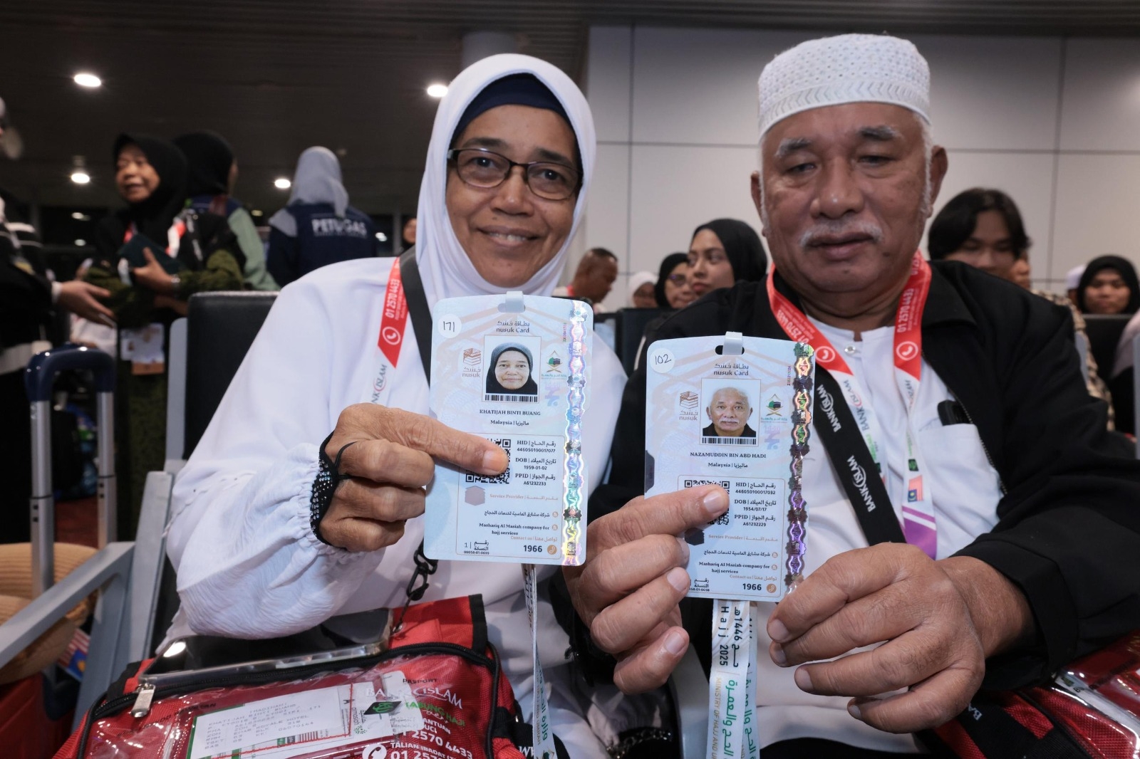 Hajj 2025: "Nusuk Cards" Distributed Internationally for the First Time, Starting with Malaysian Pilgrims