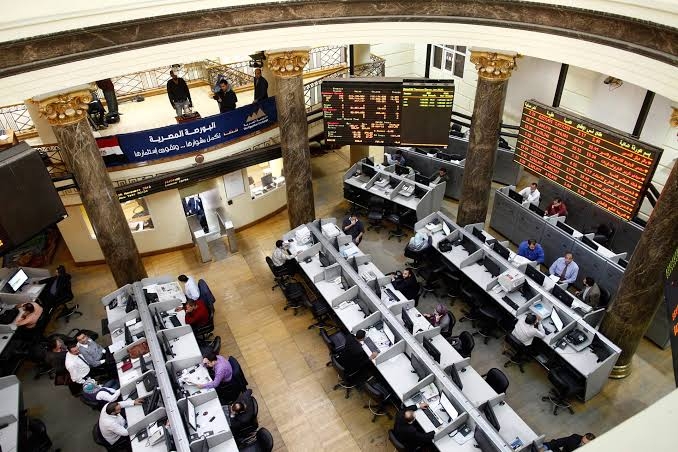 تراجع جماعي لمؤشرات البورصة المصرية ببداية جلسة الخميس