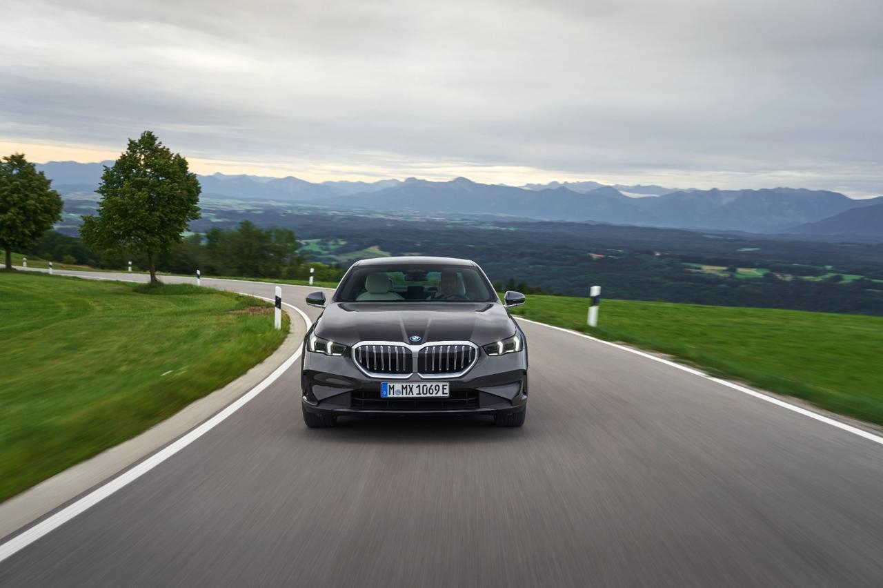 جلوبال أوتو تطرح BMW 520i Luxury الجديدة بمحرك 1.6 لتر في مصر