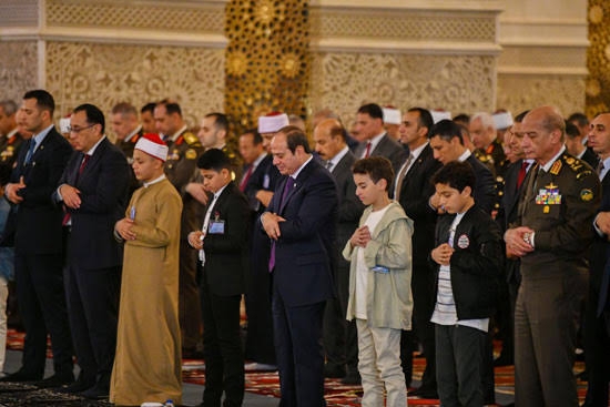 الرئيس السيسي يؤدي صلاة عيد الأضحى بمسجد مصر بالعاصمة الإدارية