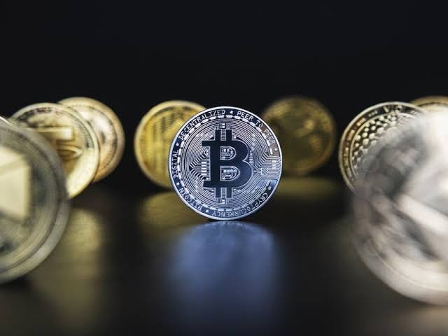 هبوط جماعي لـ العملات المشفرة.. والريبل يتراجع بأكثر من 4%