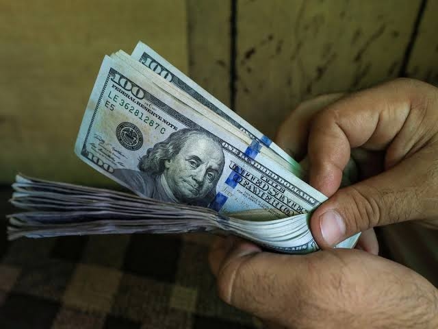 سعر الدولار اليوم السبت 2 أغسطس 2025.. استقرار بعد تراجع 42 قرشًا