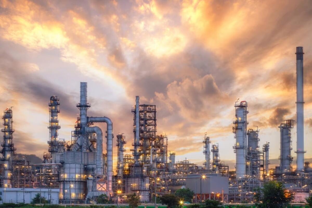 Oil prices rise to $64.92 on supply disruption fears despite U.S. crude inventories uptick