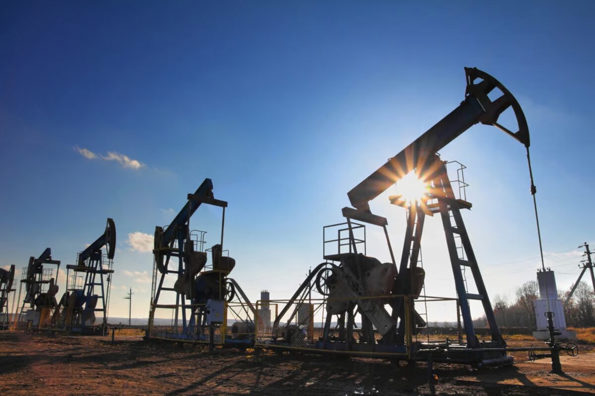 Crude oil prices climb above $69.2 as U.S.-China trade truce and EU deal support market