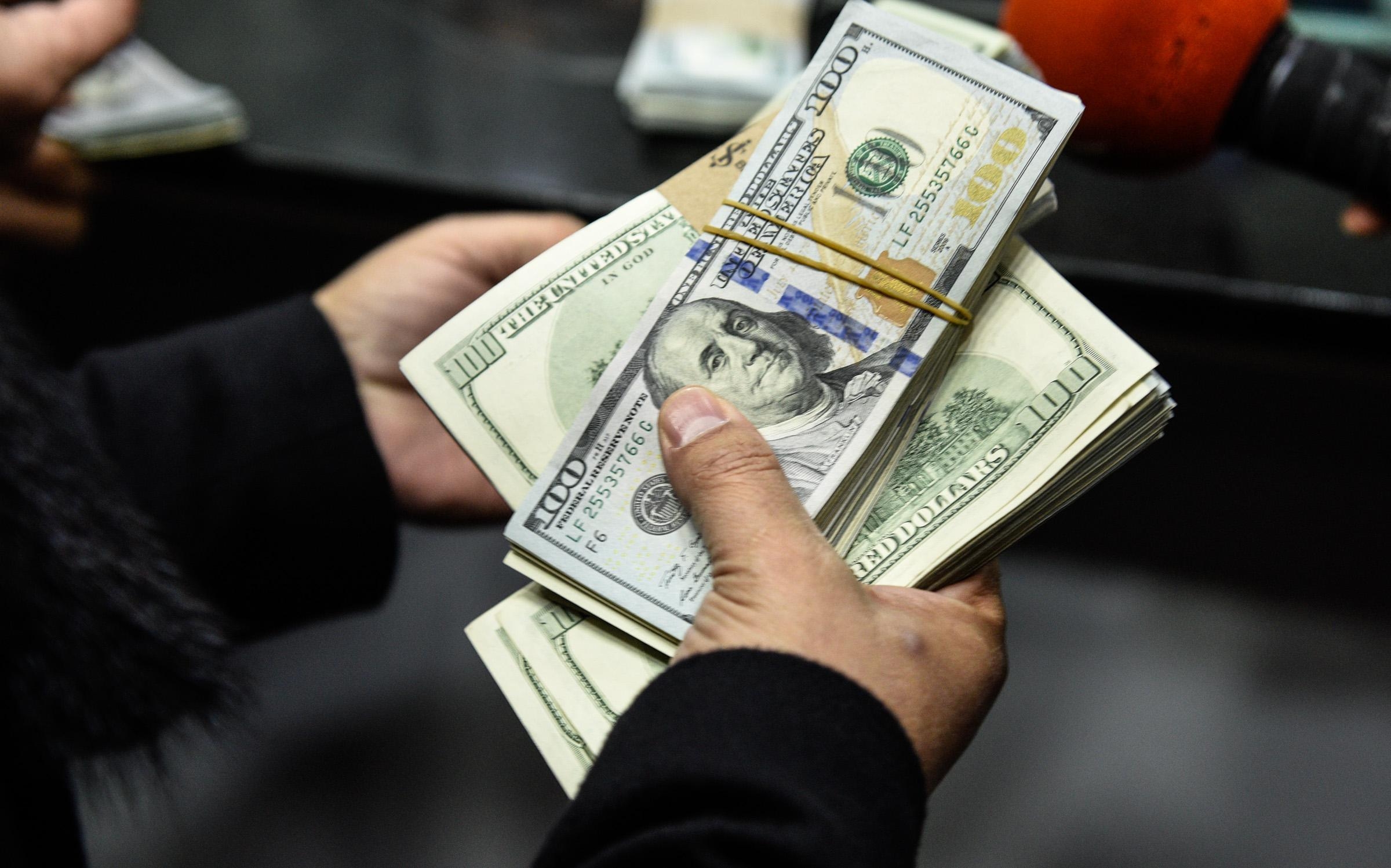 تحويلات المصرين ترتفع 130% خلال فبراير إلى 3 مليارات دولار