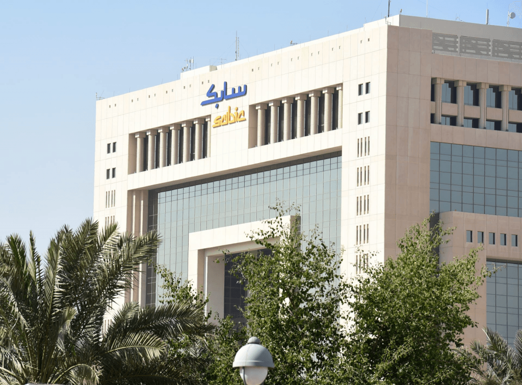 الخسائر تلاحق عملاق البتروكيماويات السعودي "سابك"
