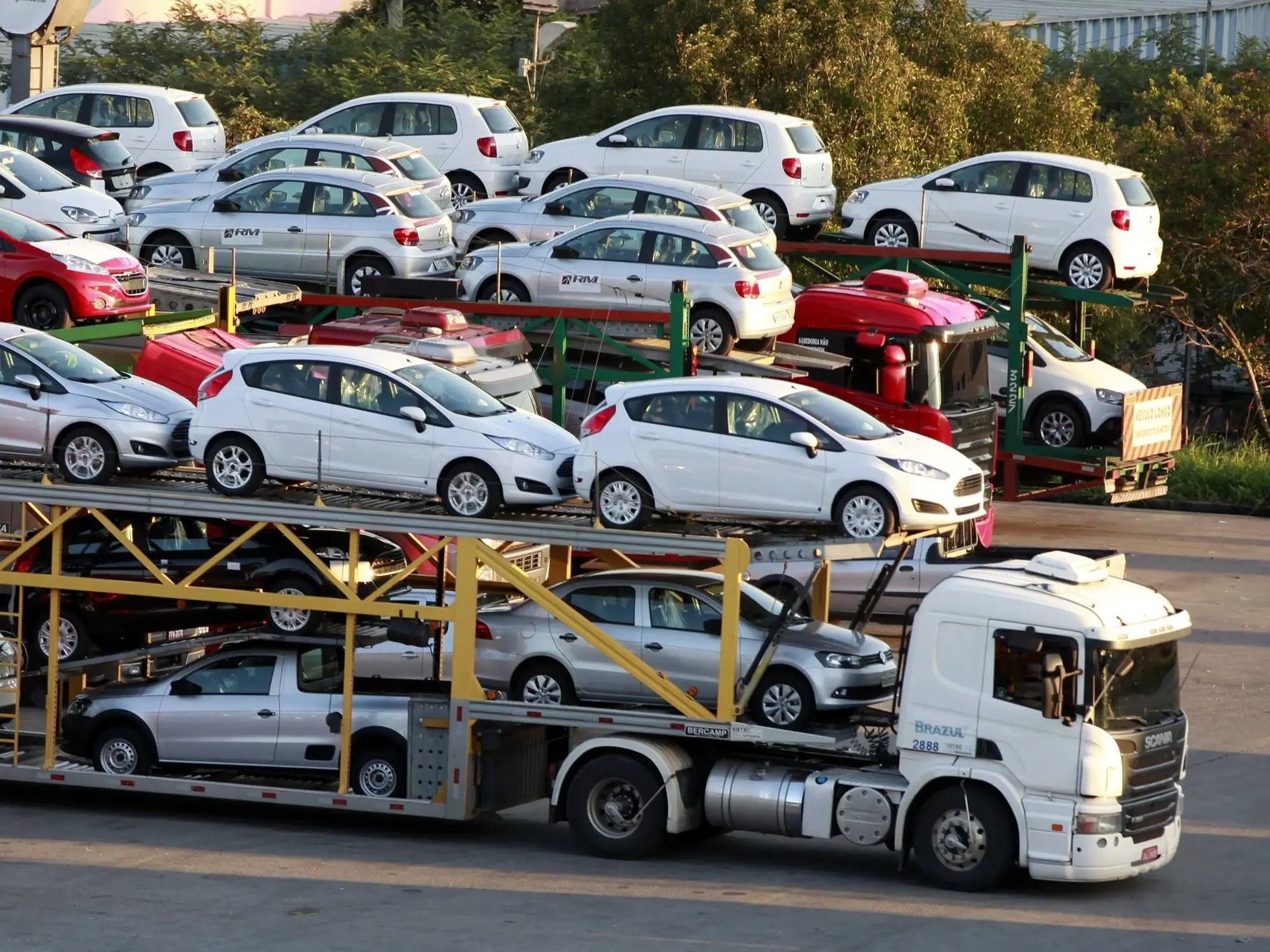 مجموعة أندرسون: رسوم ترامب سترفع أسعار السيارات 12 ألف دولار