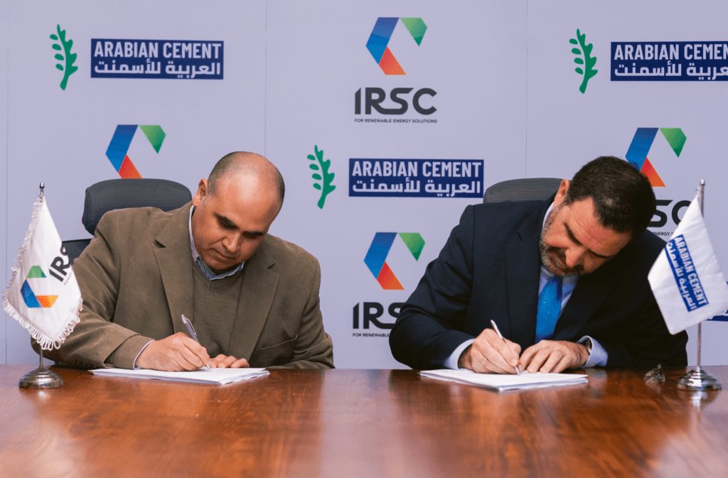 "IRSC" توقع اتفاقية شراء طاقة مع "العربية للأسمنت"