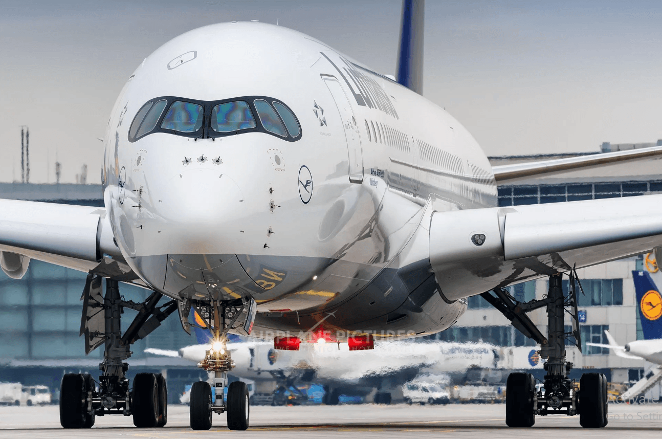 مصر للطيران تتعاقد على شراء 6 طائرات إيرباص من طراز A350-900