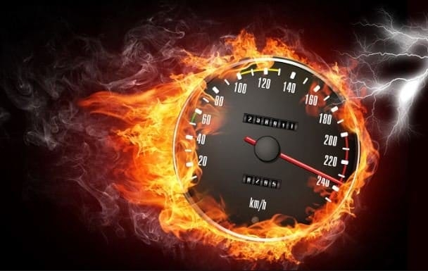 طريق الأزرق-الزرقاء: ضبط مركبتين تسيران بسرعة تفوق 190 كم-ساعة