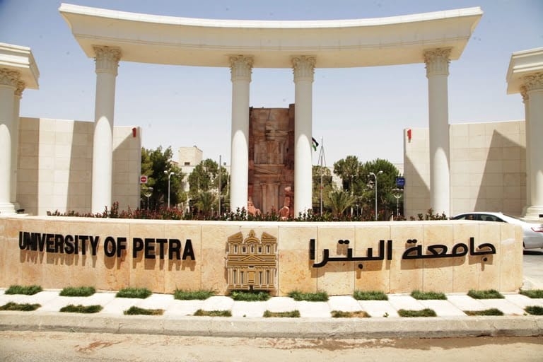 جامعة البترا تحتفل بعيد الاستقلال التاسع والسبعين وتؤكد دورها في بناء الوطن وخدمة قضاياه