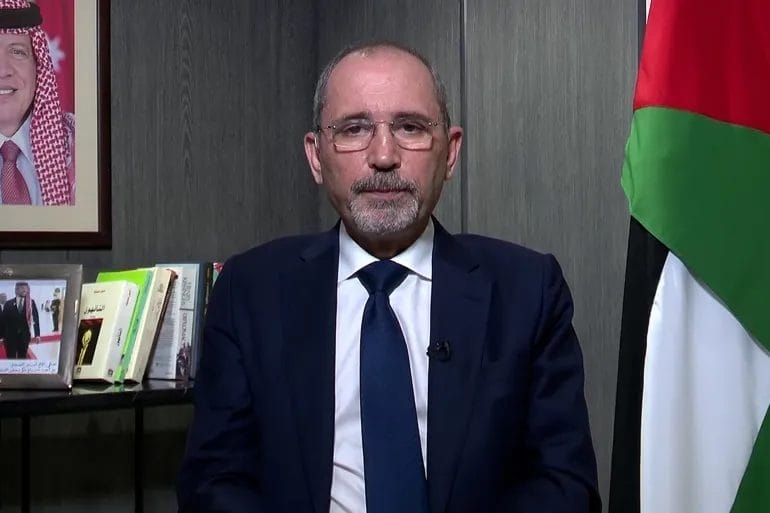 الصفدي ونظيره الاماراتي يشددان على ضرورة تحمل مجلس الأمن مسؤولياته اتجاه التصعيد في المنطقة