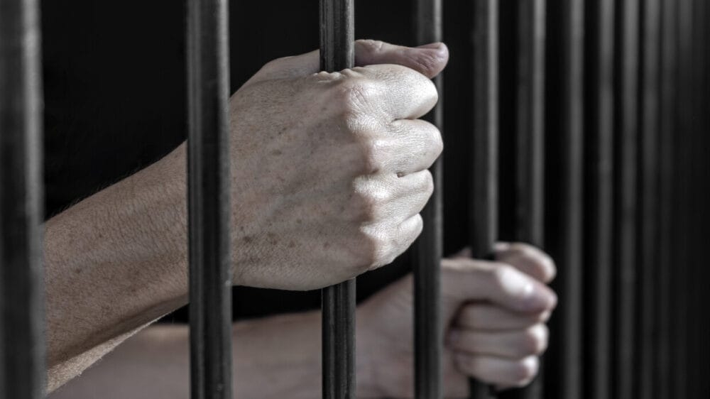 الكويت: الإعدام لمواطن استدرج فتاة لمنزله واحتجزها.. ثم قتلها