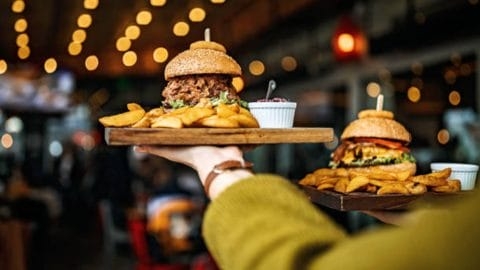 مطعم يستخدم زيت القلي ذاته منذ 100 عام