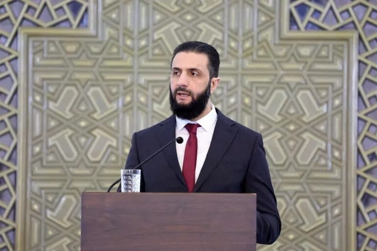 الشرع يصرف راتب شهر إضافي للموظفين بسوريا بمناسبة عيد الفطر
