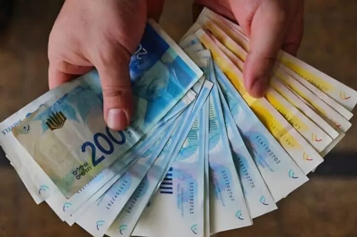 الإسرائيليون يسحبون أموالهم من إسرائيل وسط تصاعد القلق والتحذيرات من تداعيات خطيرة