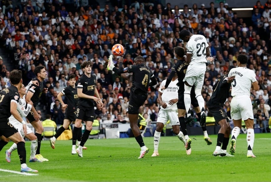 فالنسيا يصدم مضيفه ريال مدريد بهدف متأخر